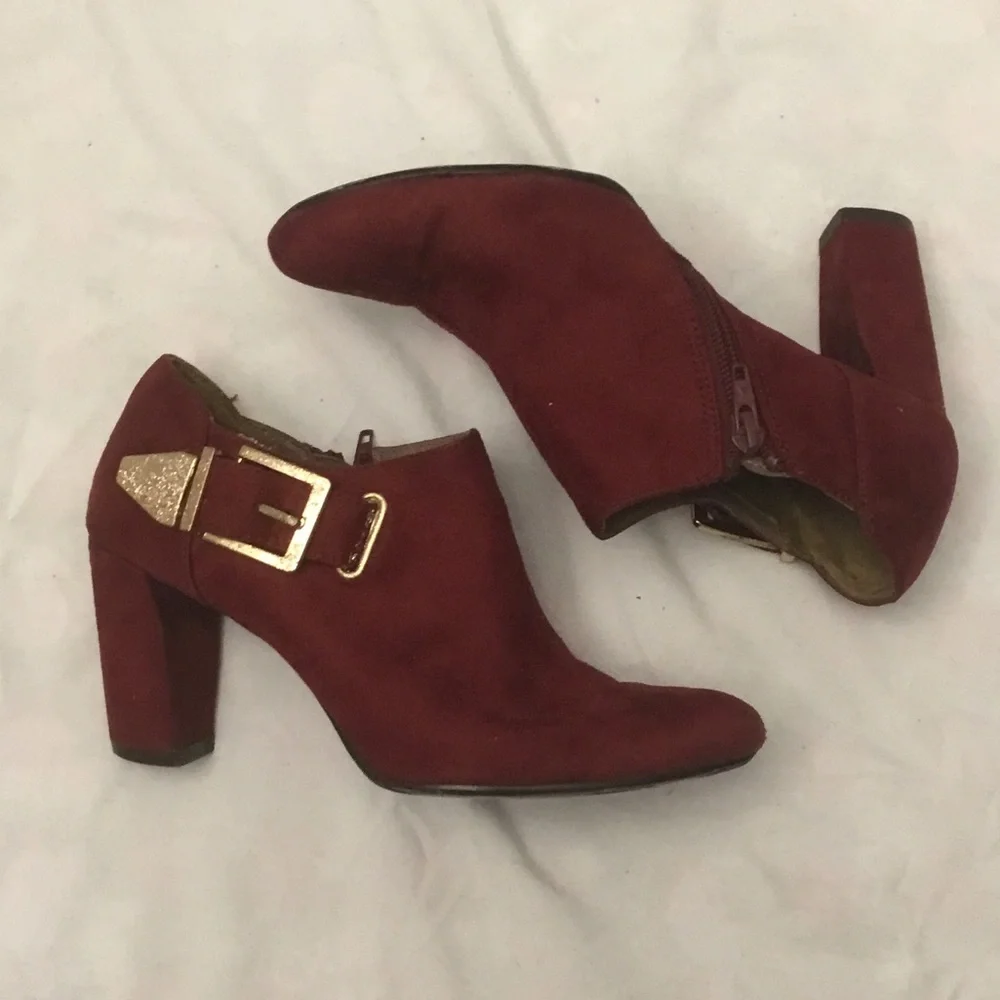 Aerosols women’s used red ankle heels